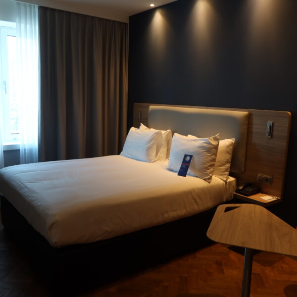 Holiday Inn Express Amsterdam Sloterdijk Station